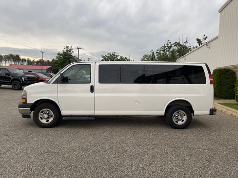 Used 2019 Chevrolet Express 3500 LT w/ LT Preferred Equipment Group RWD image 7