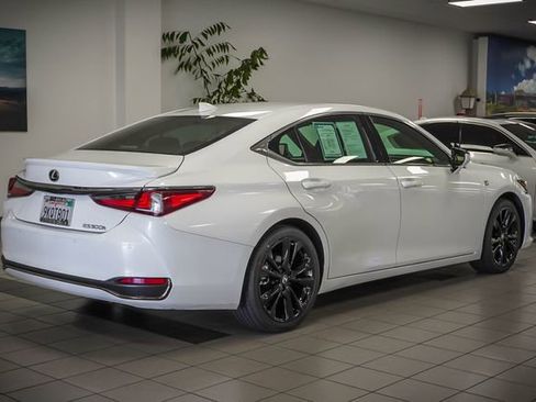 Used 2024 Lexus ES 300h F Sport w/ Accessory Package (Z2) FWD image 6