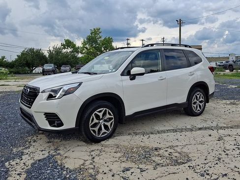 Certified 2023 Subaru Forester Premium AWD/4WD image 4
