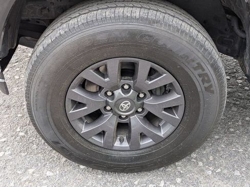 Certified 2023 Toyota Tacoma SR5 AWD/4WD image 10