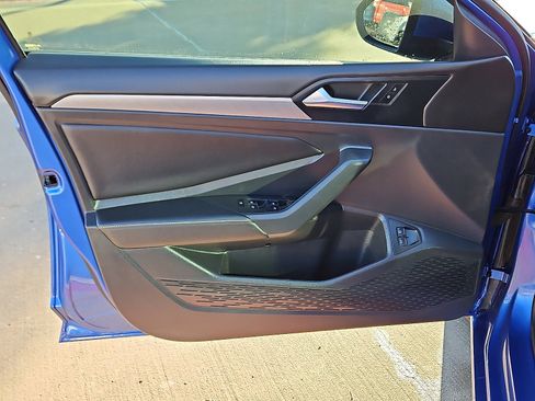 Certified 2022 Volkswagen Jetta SE w/ Panoramic Sunroof Package image 13