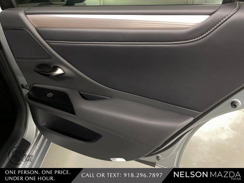 Used 2023 Lexus ES 350 F Sport w/ Accessory Package (Z2) image 38