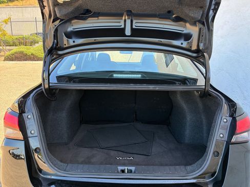 Used 2025 Nissan Versa SV image 29