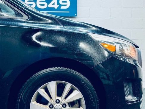 Used 2015 Kia Sedona L image 7