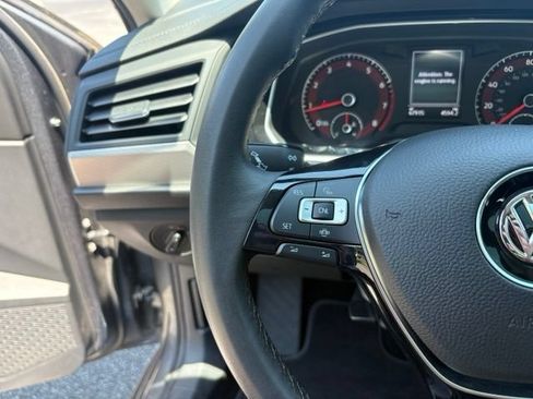 Used 2020 Volkswagen Jetta SE w/ SE Cold Weather Package FWD image 32