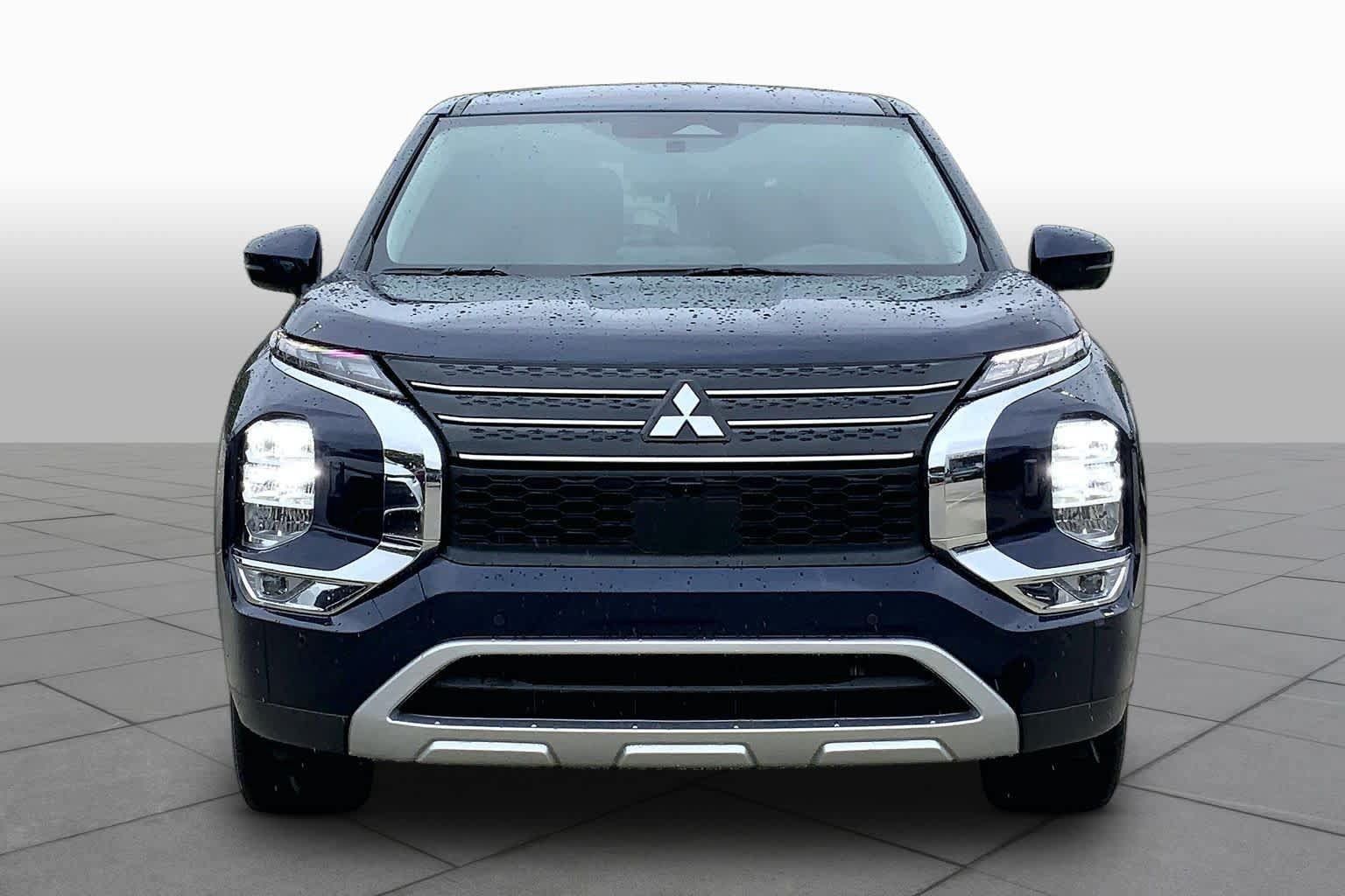 Used 2024 Mitsubishi Outlander SE AWD/4WD image 4