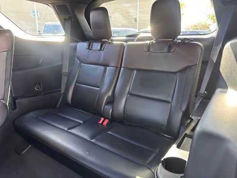 Used 2020 Ford Explorer Platinum w/ Premium Technology Package image 23