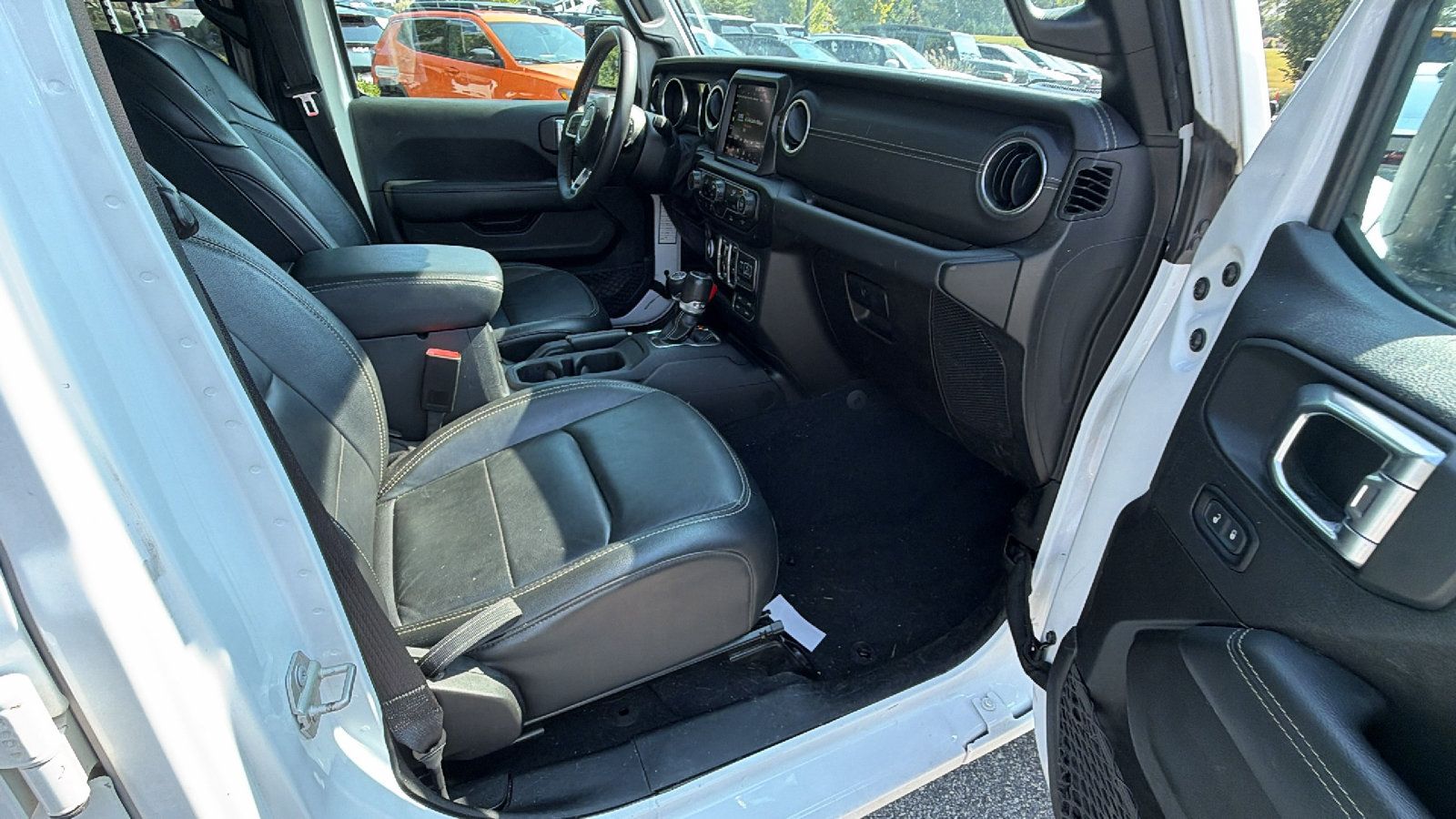 Used 2023 Jeep Wrangler Unlimited Sahara AWD/4WD image 18