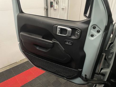 Used 2023 Jeep Wrangler Unlimited w/ Sun & Screen Package AWD/4WD image 30
