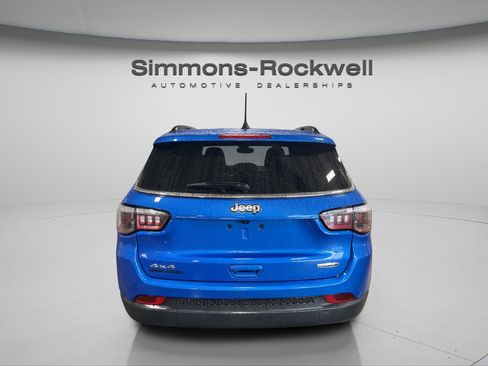 Used 2023 Jeep Compass Latitude AWD/4WD image 4