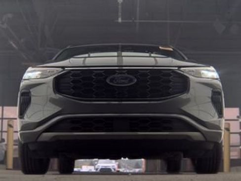 Used 2024 Ford Escape ST-Line w/ Tech Pack #1 AWD/4WD image 3