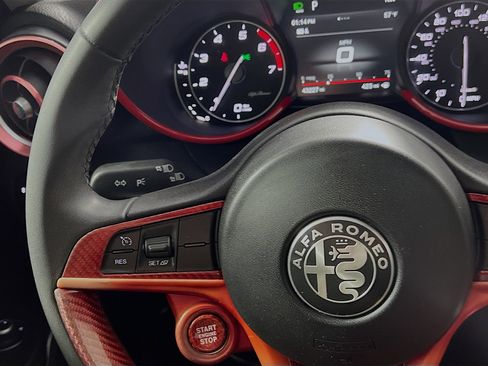 Used 2019 Alfa Romeo Giulia w/ Nero Edizione image 19