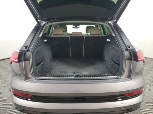 Used 2022 Audi e-tron Premium Plus w/ Premium Plus Package image 9