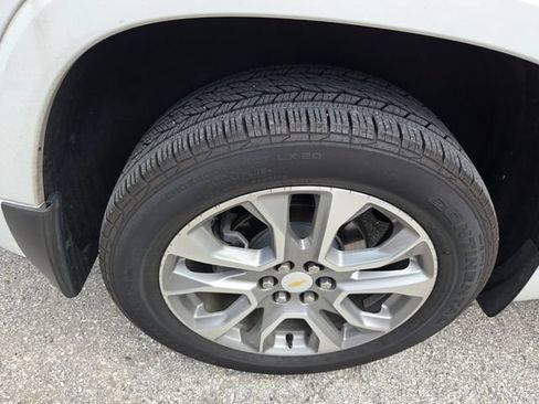 Used 2020 Chevrolet Traverse Premier FWD image 21