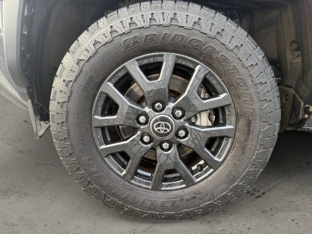 Used 2025 Toyota 4Runner SR5 AWD/4WD image 9