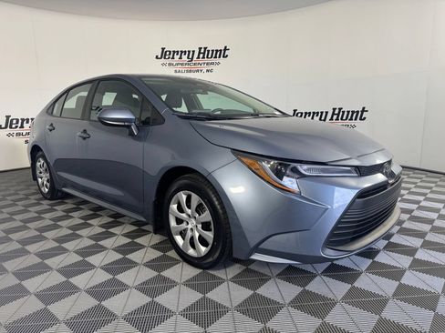 Used 2026 Toyota Corolla LE FWD image 6