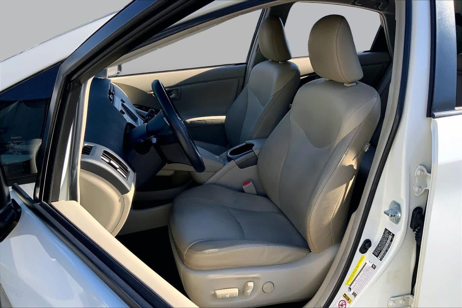 Used 2014 Toyota Prius Four w/ Solar Roof Package FWD image 7