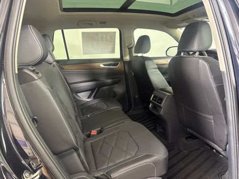 Certified 2024 Volkswagen Atlas SE w/ Panoramic Sunroof Package AWD/4WD image 5