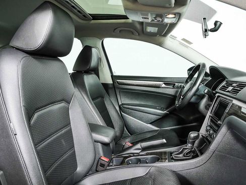Used 2018 Volkswagen Passat 2.0T SE FWD image 21