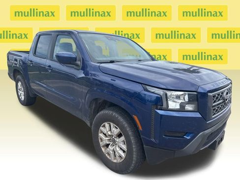 Used 2022 Nissan Frontier SV image 1