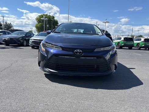 Used 2024 Toyota Corolla LE FWD image 5