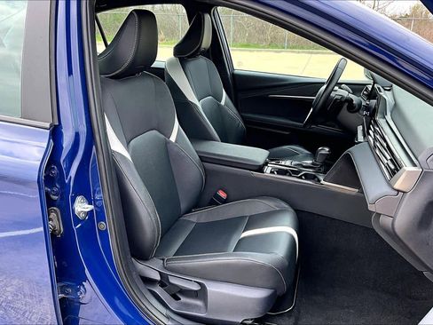 Used 2025 Toyota Camry SE image 9