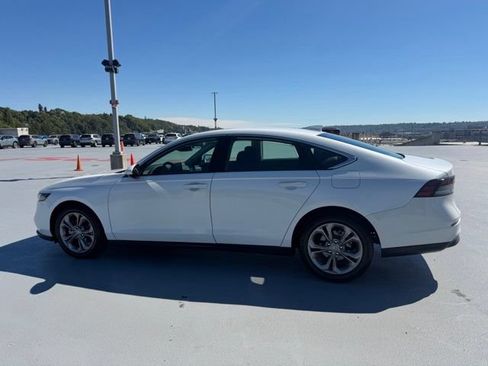 Certified 2023 Honda Accord EX image 10