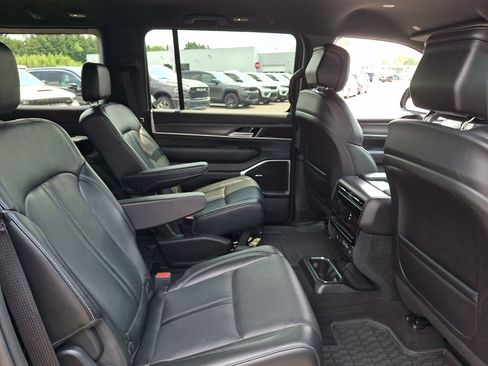 Used 2024 Jeep Wagoneer Series II AWD/4WD image 15