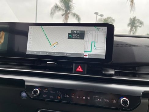 Used 2025 Kia Carnival image 10