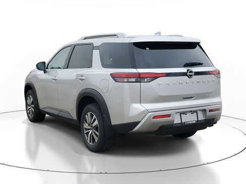 New 2025 Nissan Pathfinder SL image 3