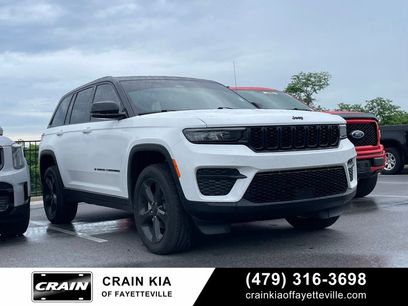 Used 2025 Jeep Grand Cherokee Altitude