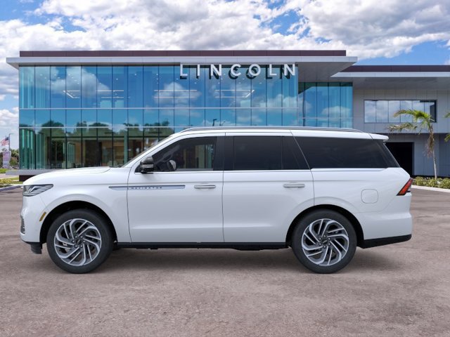 New 2026 Lincoln Navigator Reserve AWD/4WD image 3
