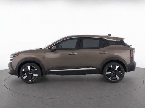Used 2025 Nissan Kicks SR w/ SR Premium Package FWD image 7