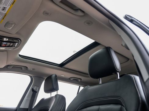 Used 2023 Jeep Grand Cherokee L Limited image 9