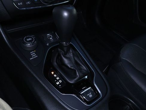 Used 2019 Jeep Cherokee Limited w/ Luxury Group image 34