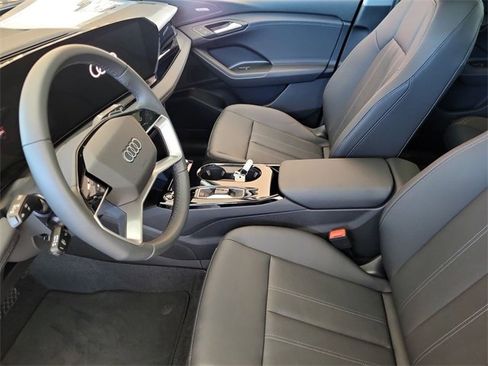 New 2025 Audi Q6 e-tron Premium Plus image 11