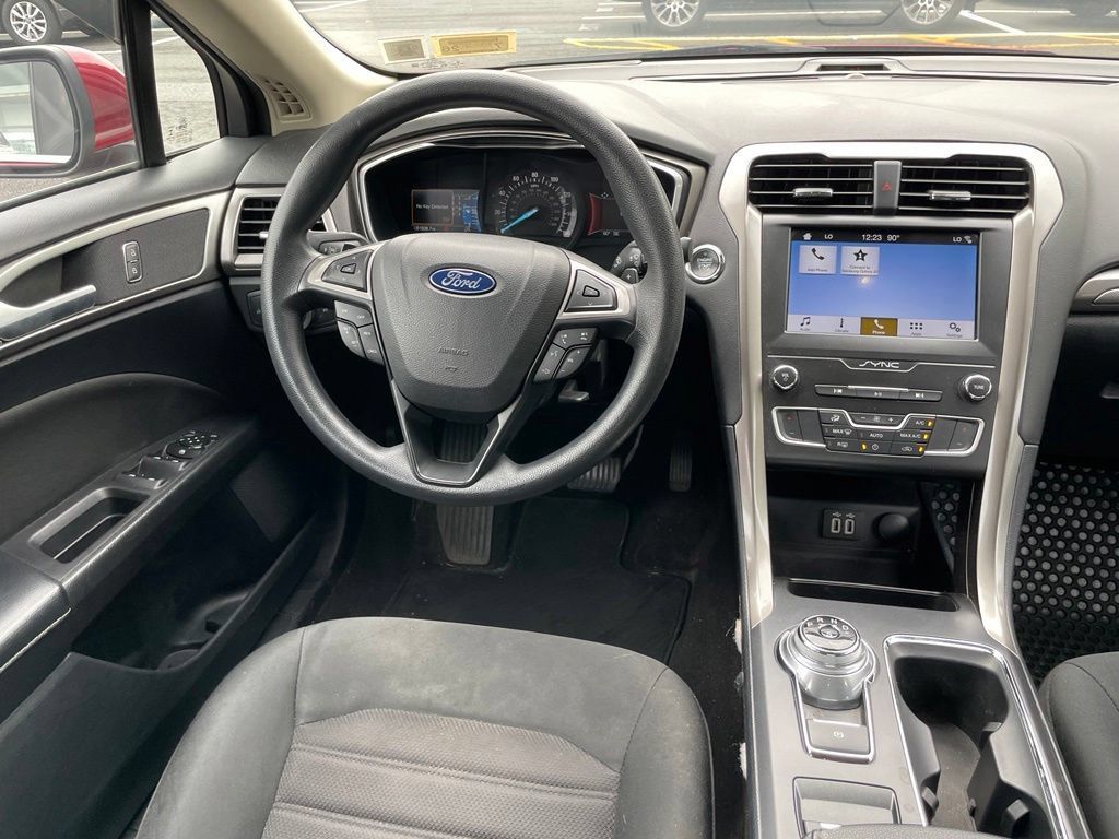 Used 2019 Ford Fusion SE FWD image 8
