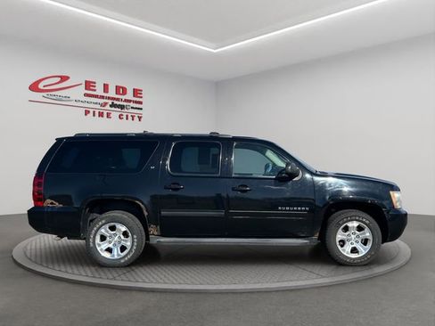 Used 2012 Chevrolet Suburban LT image 7