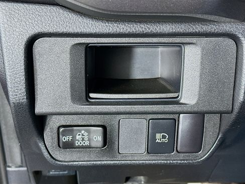 Used 2018 Toyota Tacoma SR5 image 17