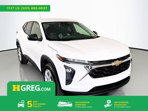 Used 2024 Chevrolet Trax LS FWD image 1