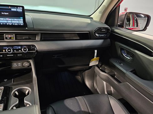 Used 2025 Honda Pilot Touring image 11