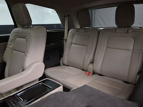 Used 2024 Lincoln Aviator Reserve w/ Equipment Group 201A AWD/4WD image 34