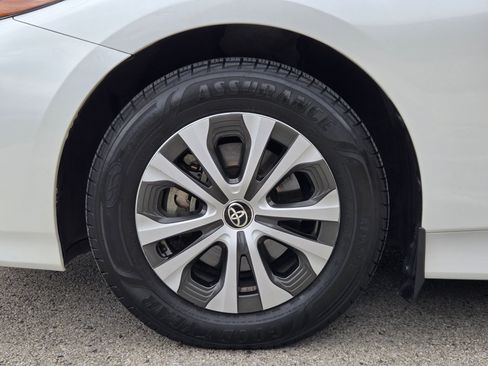 Used 2022 Toyota Prius Prime XLE FWD image 31