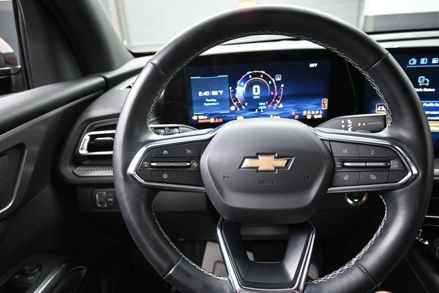 Certified 2025 Chevrolet Traverse LT w/ Sun and Wheel Package FWD image 8