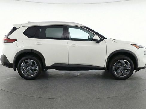 Used 2025 Nissan Rogue SV FWD image 11
