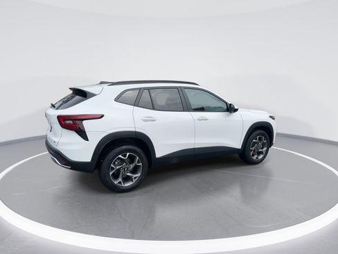 Used 2025 Chevrolet Trax LT w/ Driver Confidence Package image 9