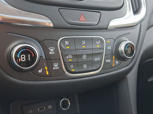 Used 2020 Chevrolet Equinox LT w/ Midnight Edition image 17