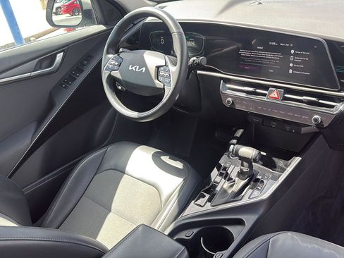 Used 2023 Kia Niro EX FWD image 34