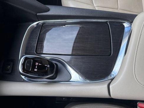 Used 2018 Buick Enclave Essence FWD image 34