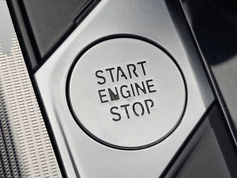 Used 2020 BMW 330i xDrive Sedan w/ Convenience Package image 19